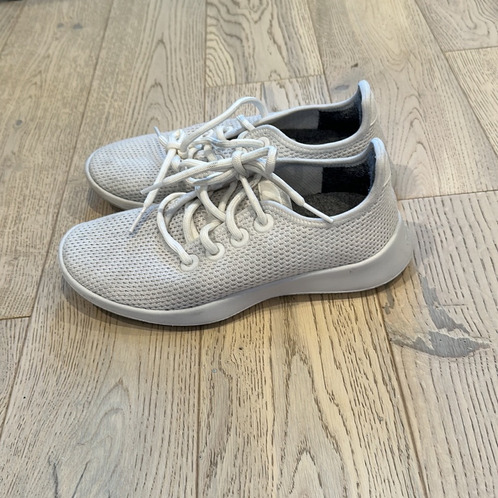 Allbirds Women's Tree Runners Size 6 Kaikoura White (White Sole)